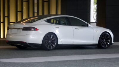 Tesla MODEL S rear – Tesla Model S 965 000 kilométernél tart nyolc év alatt