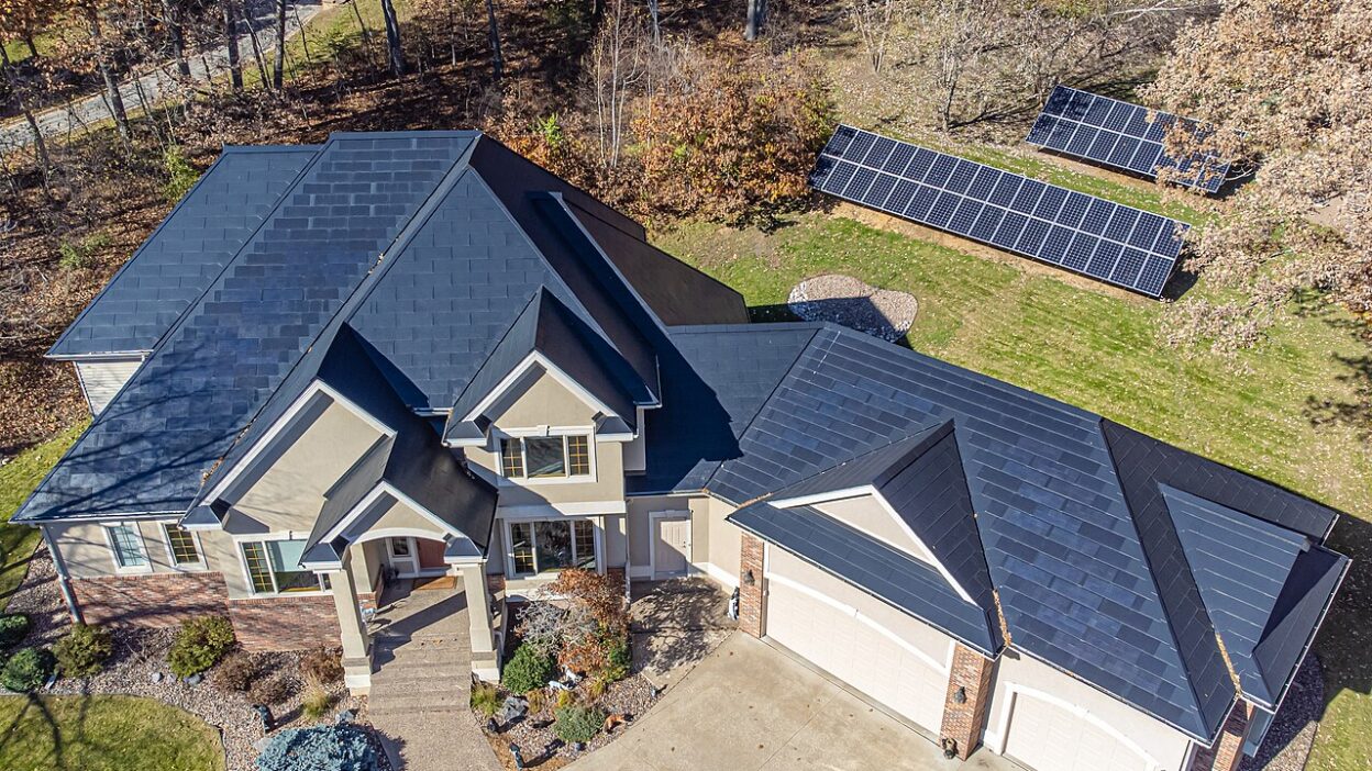 Tesla Solar Roof-10 – 10,1 milliárd dolláros Tesla napelemgyár épülhet Texasban
