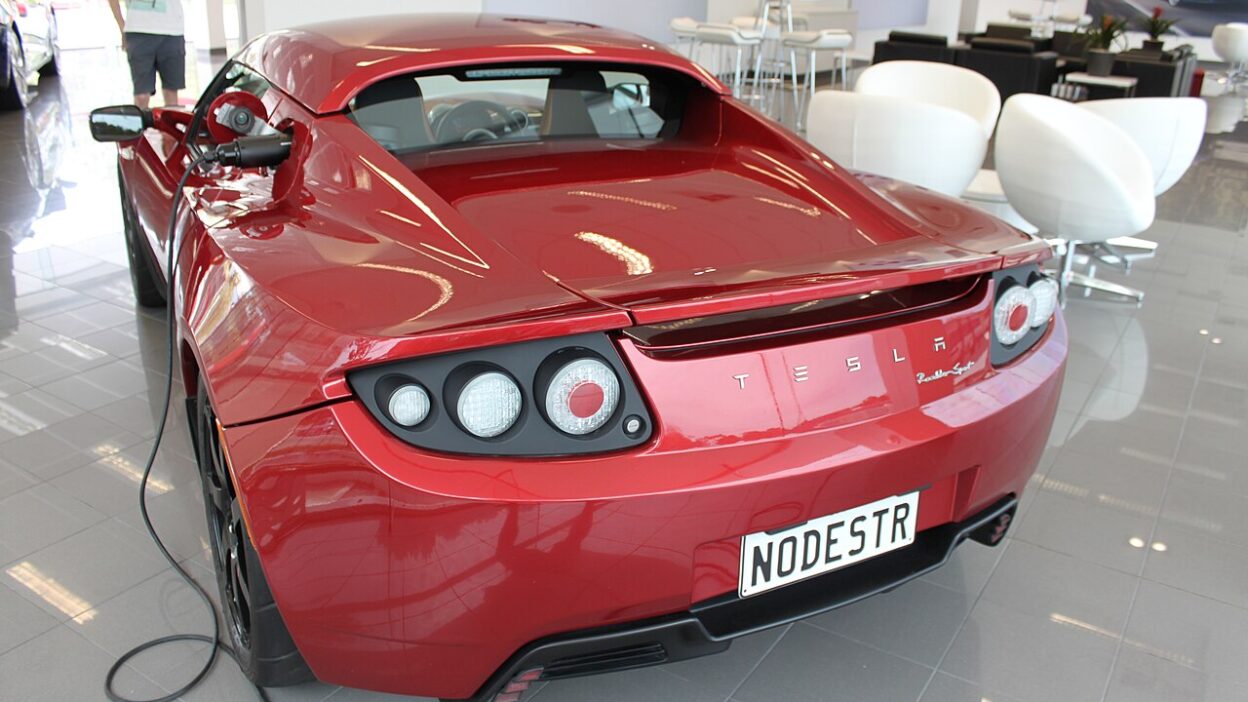 2011-2012 Tesla Roadster convertible (24391236645) – Tesla Roadster: október 1-jén lesz a bemutató Texasban