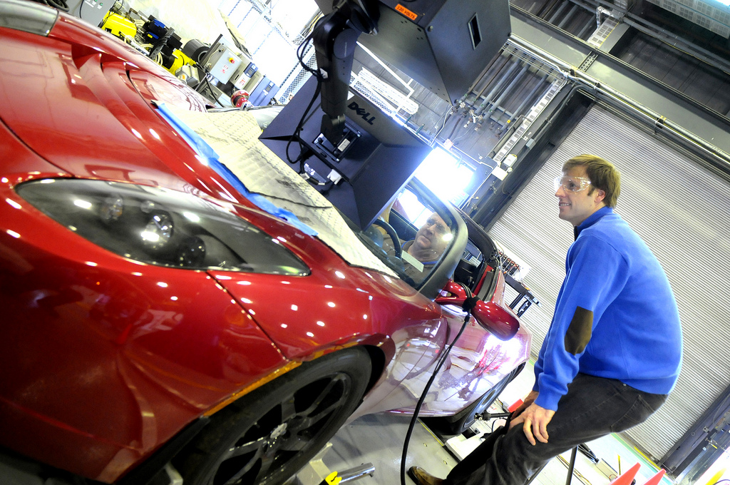 Geoff Amann completes a driving cycle with All-Electric Tesla Roadster 056 011 008 – Tesla Roadster: új fénycsíkot mutatott a legfrissebb videó