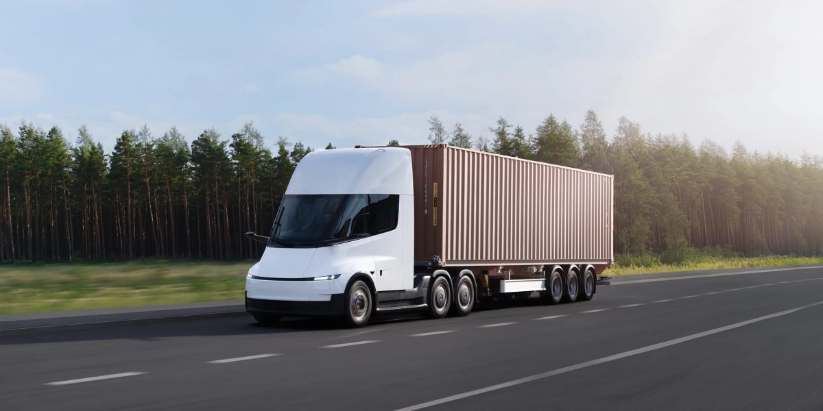 Tesla Semi: elindult a sorozatgyártás, jönnek az átadások