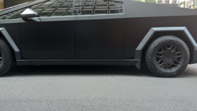 Tesla Cybertruck 001 – Újdonságok a Tesla Shopban: Cybertruck kiegészítők és gumik