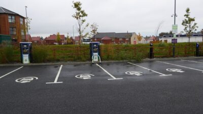 Electric car charging points - geograph.org.uk - 7322507 – Automata töltődokk épült osztrák fejlesztésben a r