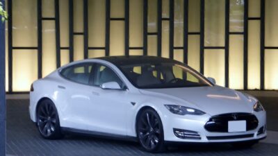 Tesla MODEL S front – X Money fizetés jöhet a Tesla Robotaxi alkalmazásába