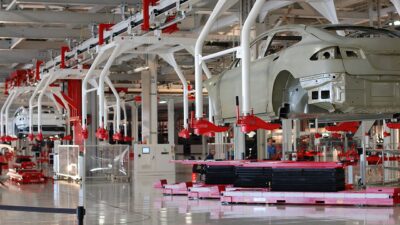 Tesla Factory, Fremont (CA, USA) (8763129679) – A Saft megépítette Franciaország első szilárdtest-akkumuláto