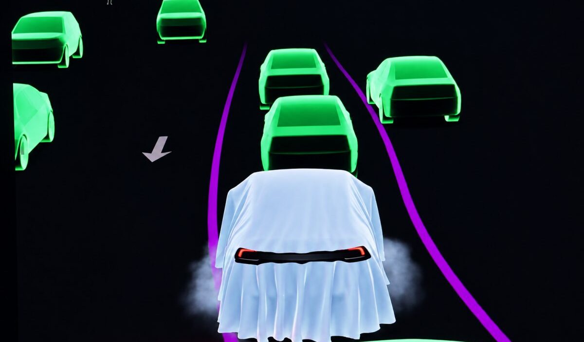 Tesla Halloween mód vizuális effektek Intel-es és AMD-es járművek összehasonlításával