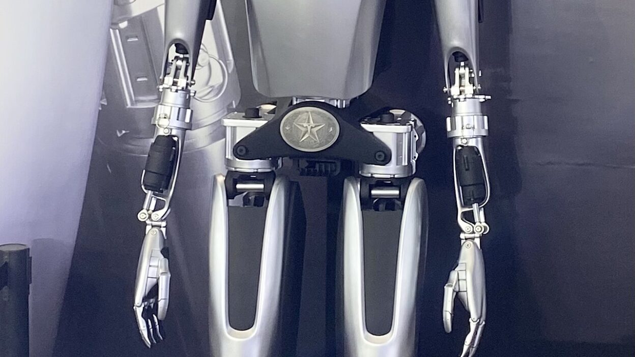 Optimus Tesla – Musk: Kína mágnesexport-korlátozása késlelteti az Optimust
