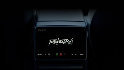Tesla Robotaxi hátsó képernyője