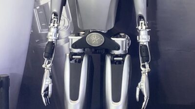 Optimus robot a mágnesexport korlátozásáról szóló cikk illusztrációjaként