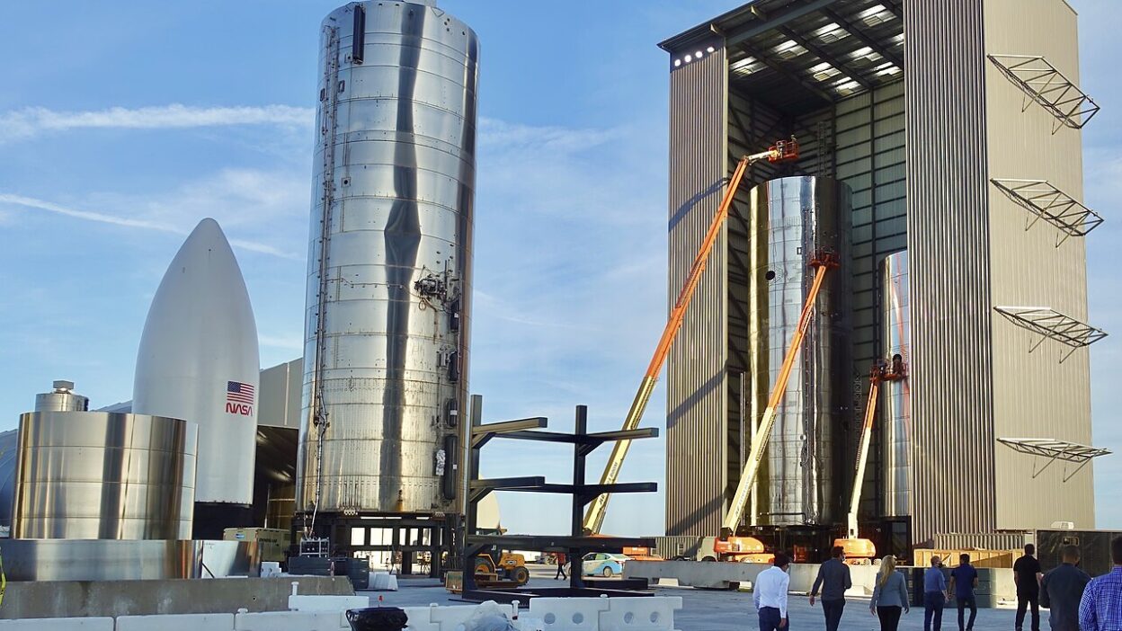 The Boca Chica Rocket Factory – SpaceX árfolyamcélok: emelések a 14,6 milliárdos Q3 után