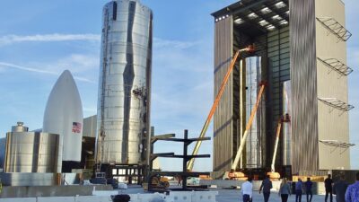 The Boca Chica Rocket Factory – SpaceX árfolyamcélok: emelések a 14,6 milliárdos Q3 után