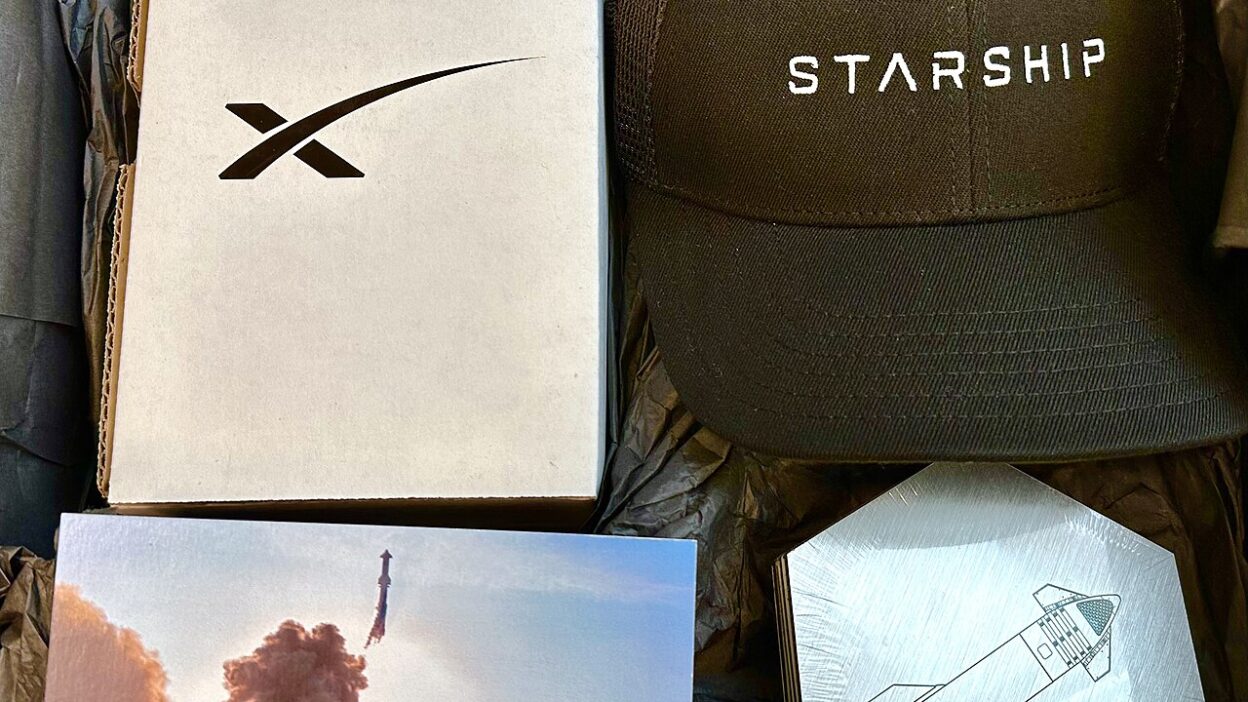 Starship First Flight Mementos (52886805201) – SpaceX hivatalosan is Verizon, AT&T és T-Mobile kihívója les