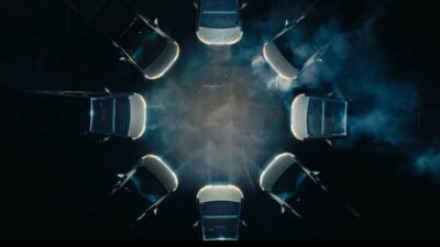 Tesla Cybertruck fényszórója, amely a Dynamic Headlight Leveling funkcióval automatikusan állítja a fény szögét