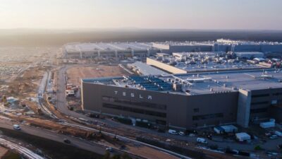 A Giga Berlin gyár épülete, ahol a Tesla az 1 millió autós bővítést tervezi