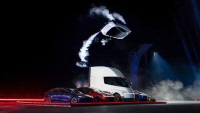 A Tesla Roadster, amelyet a Ferrari vezérigazgatója 10-ből 10 pontra értékelt