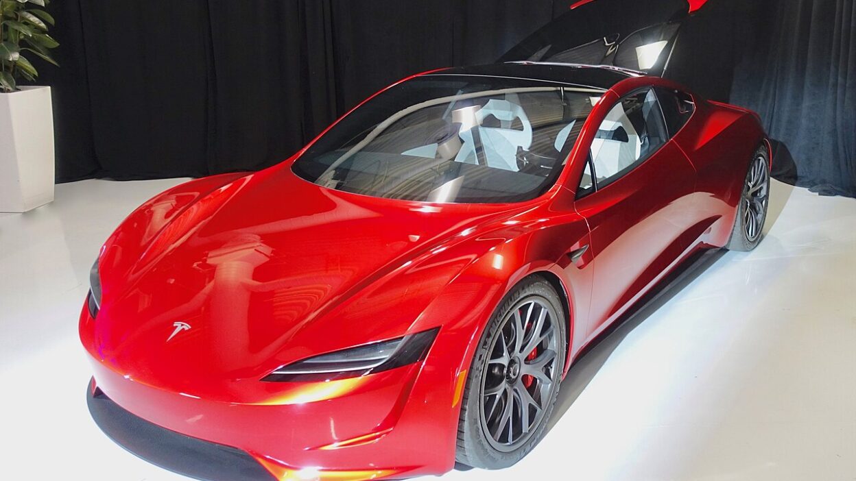Tesla Roadster 2.0 (47619421652) – Tesla Roadster: a tető nem vehető le teljesen