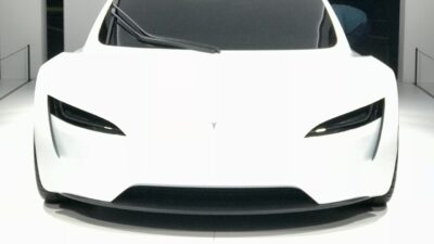 Tesla Roadster, Grand Basel 2018 04 – Tesla Roadster: ventilátoros leszorítóerő és rakétahajtóműve