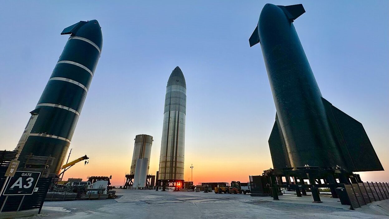 Sunset in the Rocket Garden at SpaceX Starbase – Tesla SpaceX egyesülés: különbizottság vizsgálja az ötletet