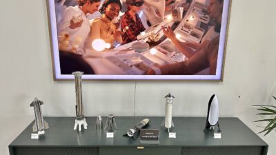 Starship models at SpaceX Design Center – United Airlines: 639 gépen már elérhető a Starlink Wi-Fi